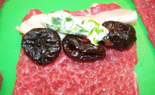 Яловичина з чорносливом – 3 найсмачніших рецепта