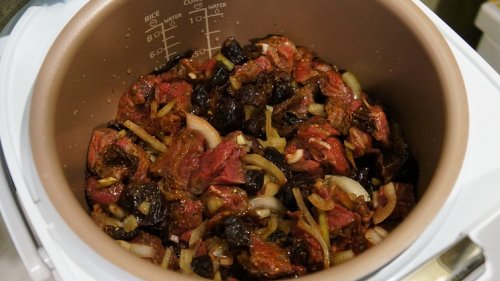 Яловичина з чорносливом – 3 найсмачніших рецепта