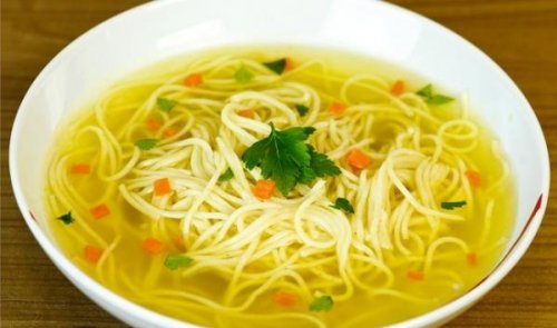 Суп на курячому бульйоні – 4 найсмачніших рецепта