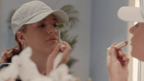 Як зробити домашню гігієнічну помаду для губ: огляд топових рецептів