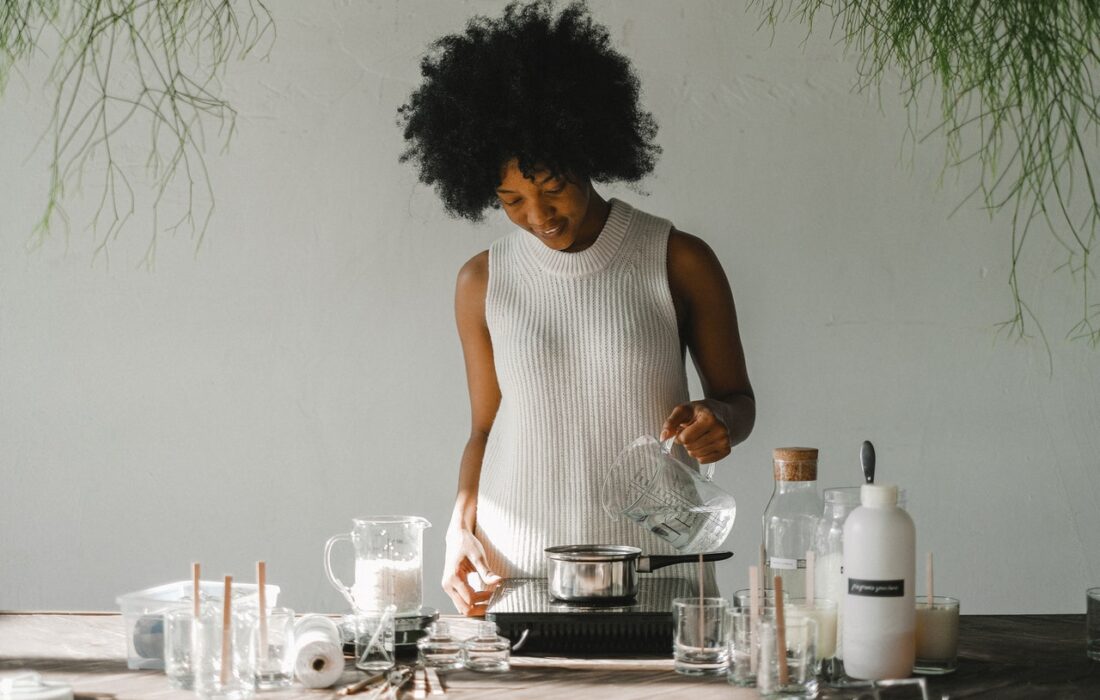 Як зробити ефірну олію вдома своїми руками без спецнавичок