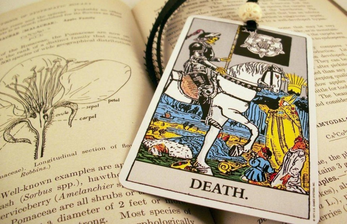 Психологічний портрет за допомогою Таро: як визначити свій аркан за датою народження (відео)