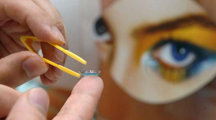 Офтальмолог розповіла про небезпеку кольорових лінз для очей