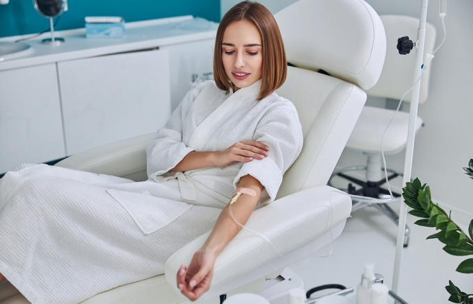 На голці: користь та шкода вітамінних крапельниць