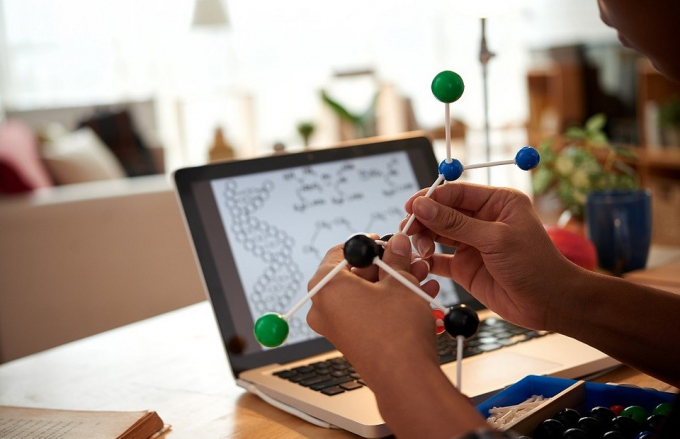 Фізичка чи хімічка: яка ти вчителька за знаком зодіаку