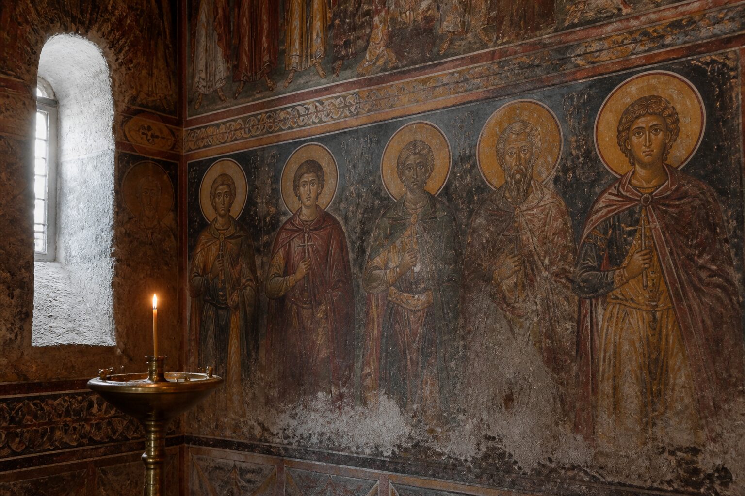 Фрески ранньохристиянських мучеників у старовинній церкві