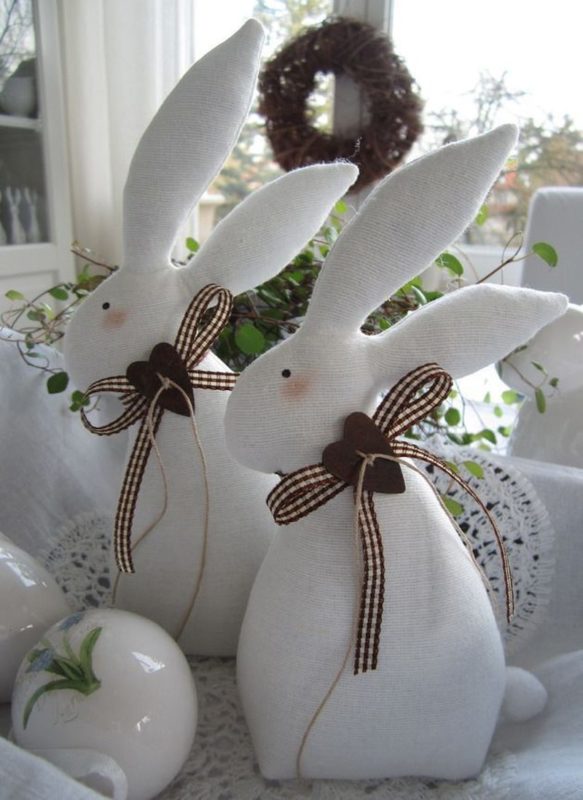 Кролик із тканини своїми руками: сувенір на Новий рік 2023