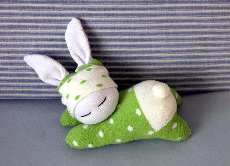Кролик із тканини своїми руками: сувенір на Новий рік 2023