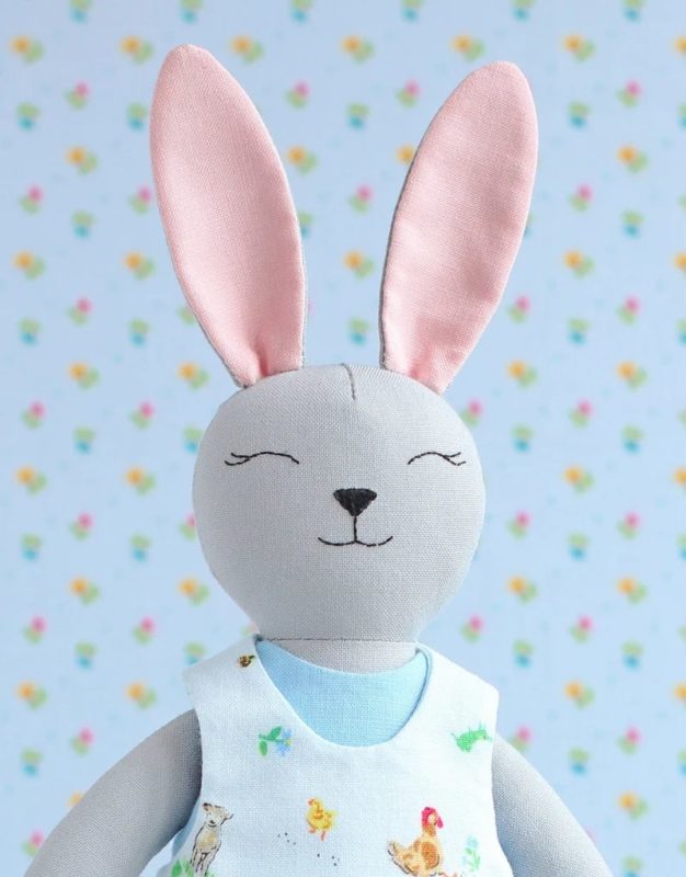 Кролик із тканини своїми руками: сувенір на Новий рік 2023