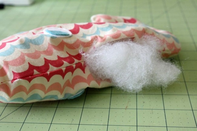 Кролик із тканини своїми руками: сувенір на Новий рік 2023