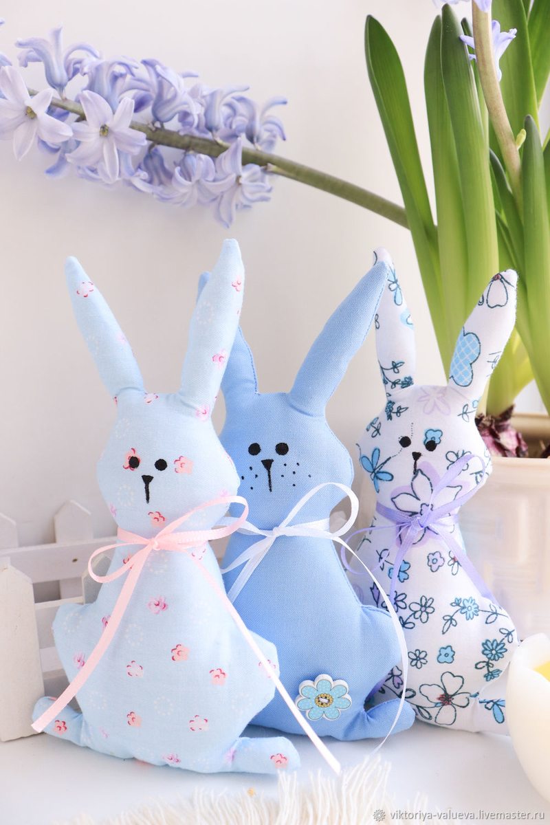 Кролик із тканини своїми руками: сувенір на Новий рік 2023