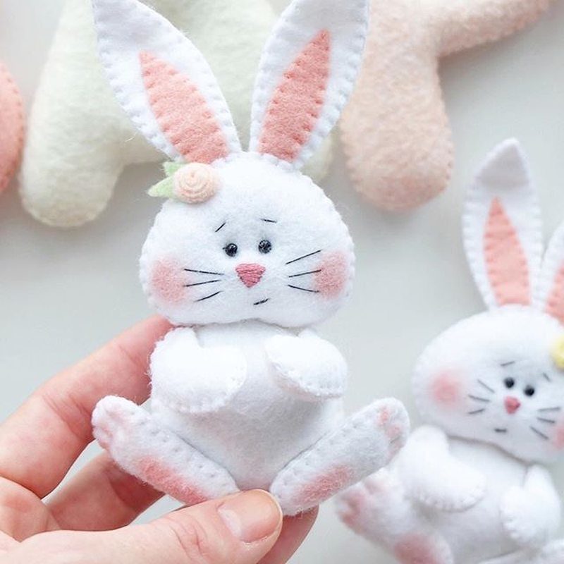 Кролики та Зайці фетру на Новий рік 2023: викрійки та фото-ідеї