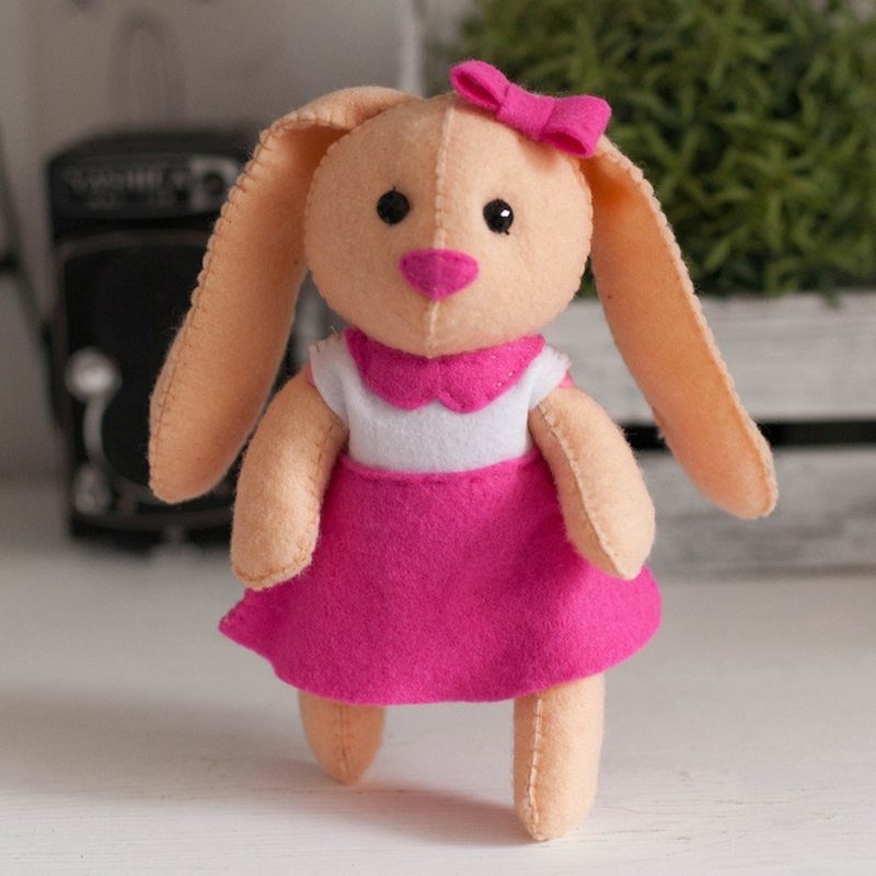 Кролики та Зайці фетру на Новий рік 2023: викрійки та фото-ідеї