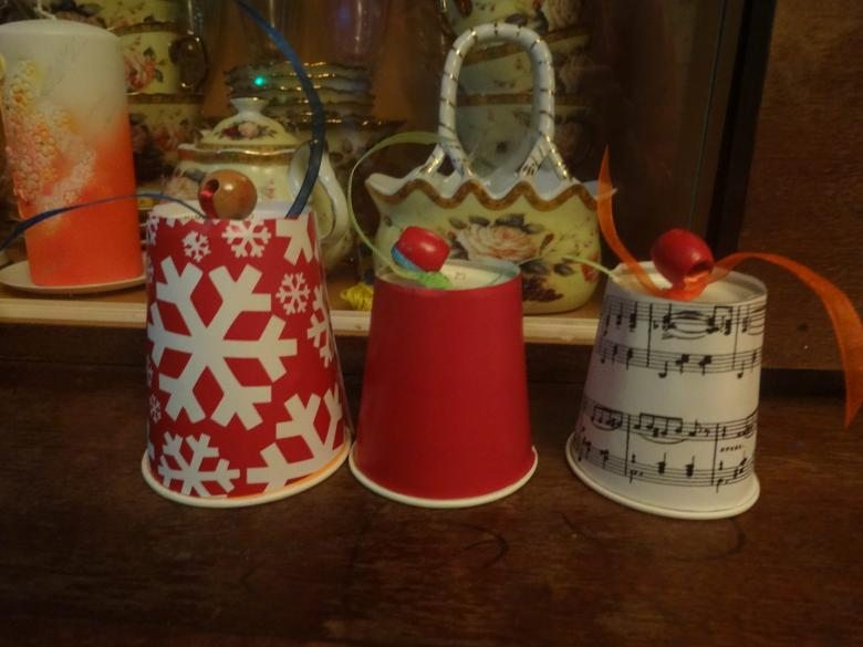 Новорічні вироби зі стаканчиків своїми руками: найкращі ідеї 2023