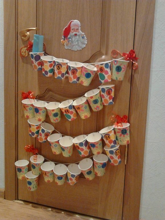 Новорічні вироби зі стаканчиків своїми руками: найкращі ідеї 2023