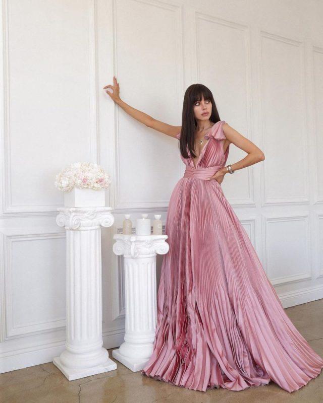 Сукні на Новий рік 2023: фото-новинки для жінок та дівчат