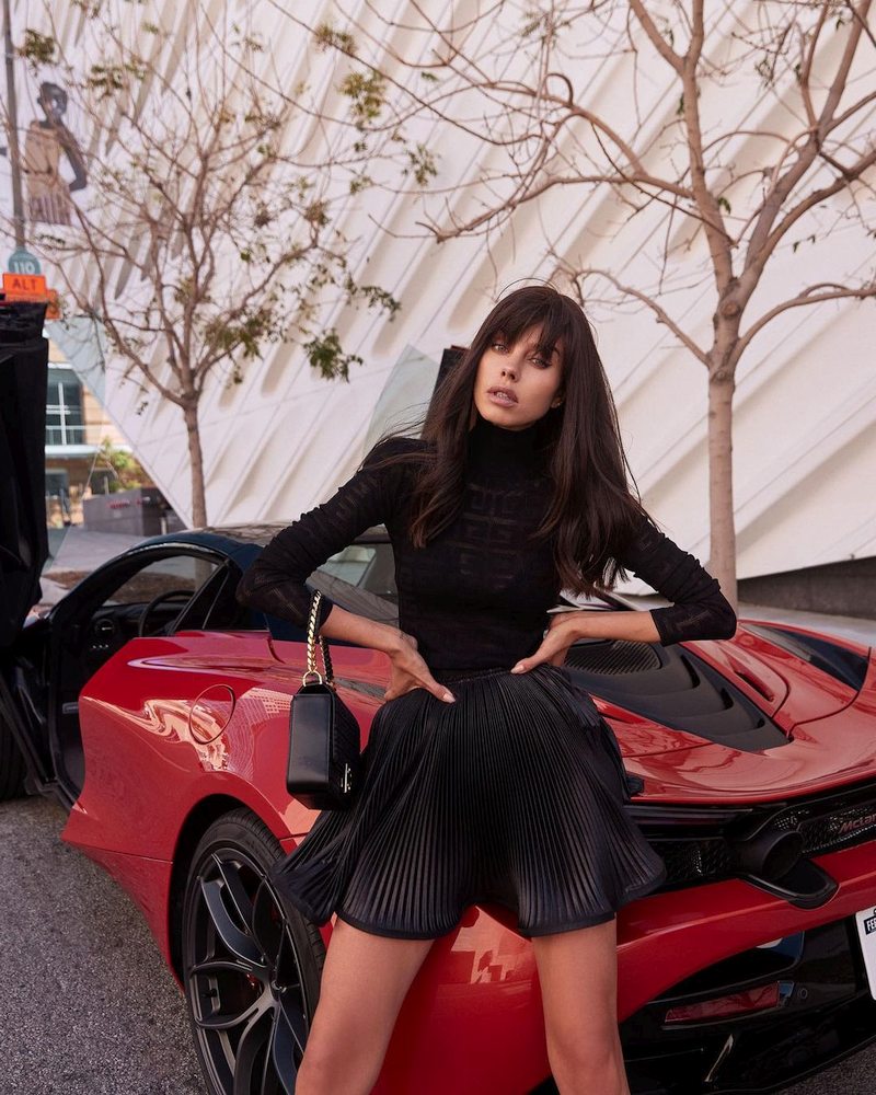 Сукні на Новий рік 2023: фото-новинки для жінок та дівчат