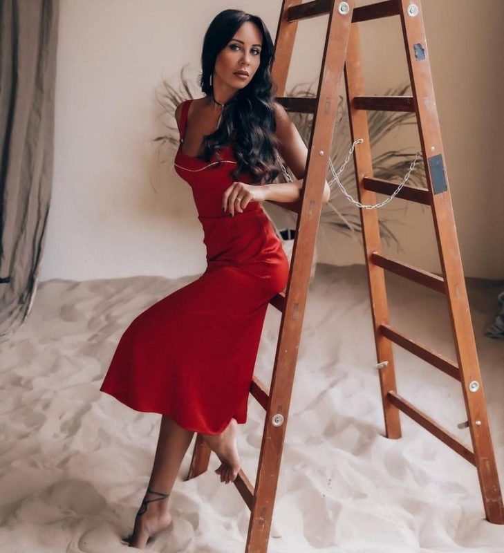 Сукні на Новий рік 2023: фото-новинки для жінок та дівчат