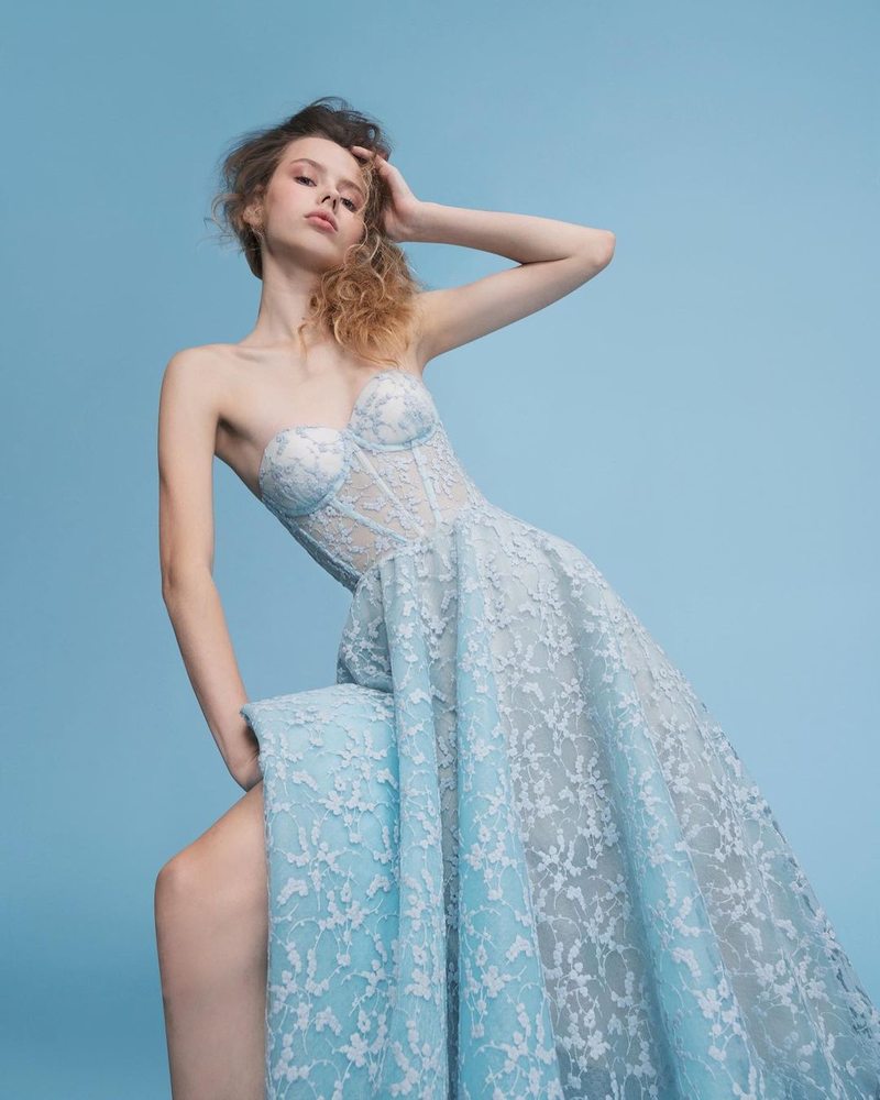 Сукні на Новий рік 2023: фото-новинки для жінок та дівчат