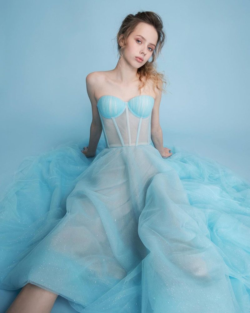 Сукні на Новий рік 2023: фото-новинки для жінок та дівчат