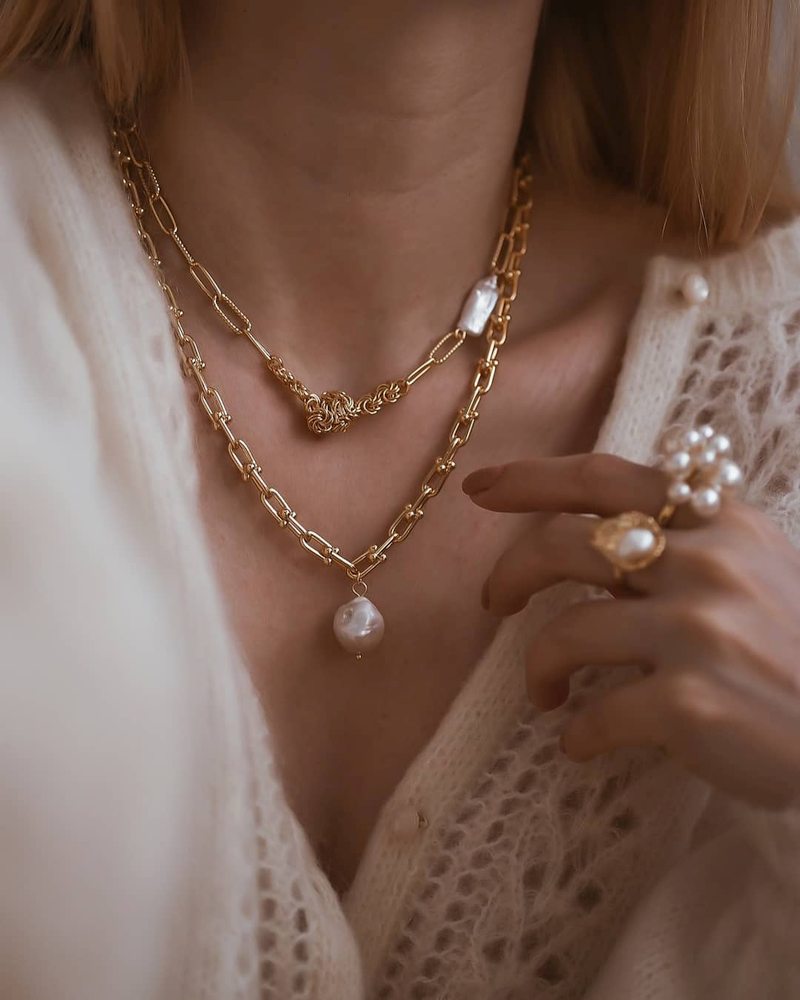 Сукні на Новий рік 2023: фото-новинки для жінок та дівчат