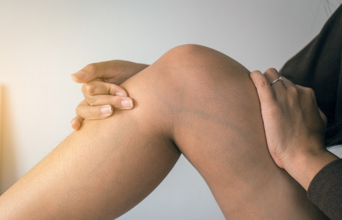 Набрякають ноги: що робити в домашніх умовах і коли точно пора до лікаря