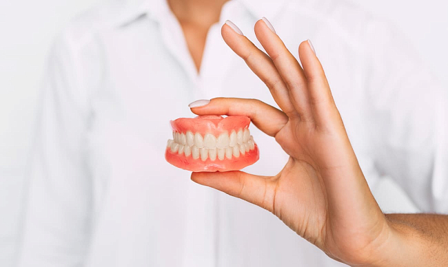 Зубні протези для відновлення зубного ряду