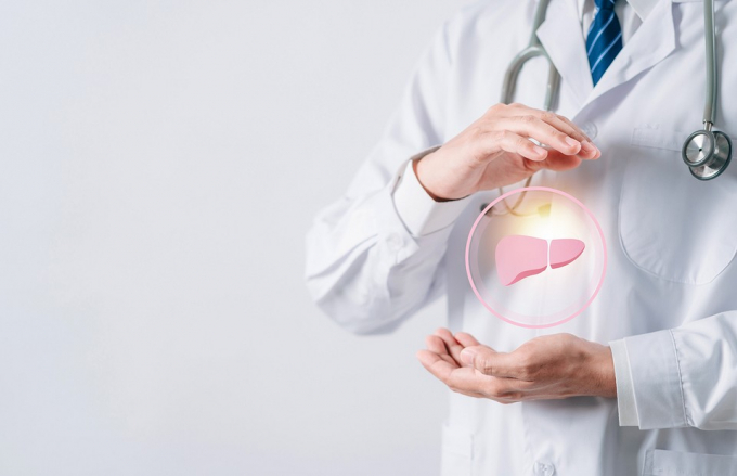 Якщо пожовтіли очі та шкіра: на що це вказує і до якого лікаря звертатися