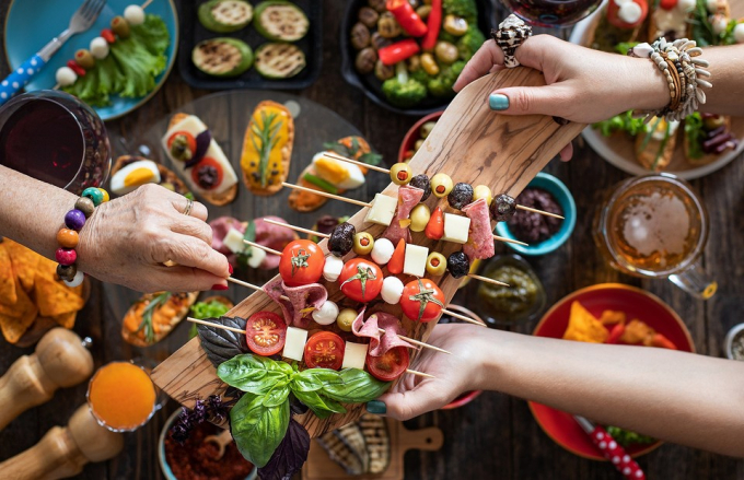 Застілля в стилі лайт: як обійтися без переїдання і не набрати вагу за свята