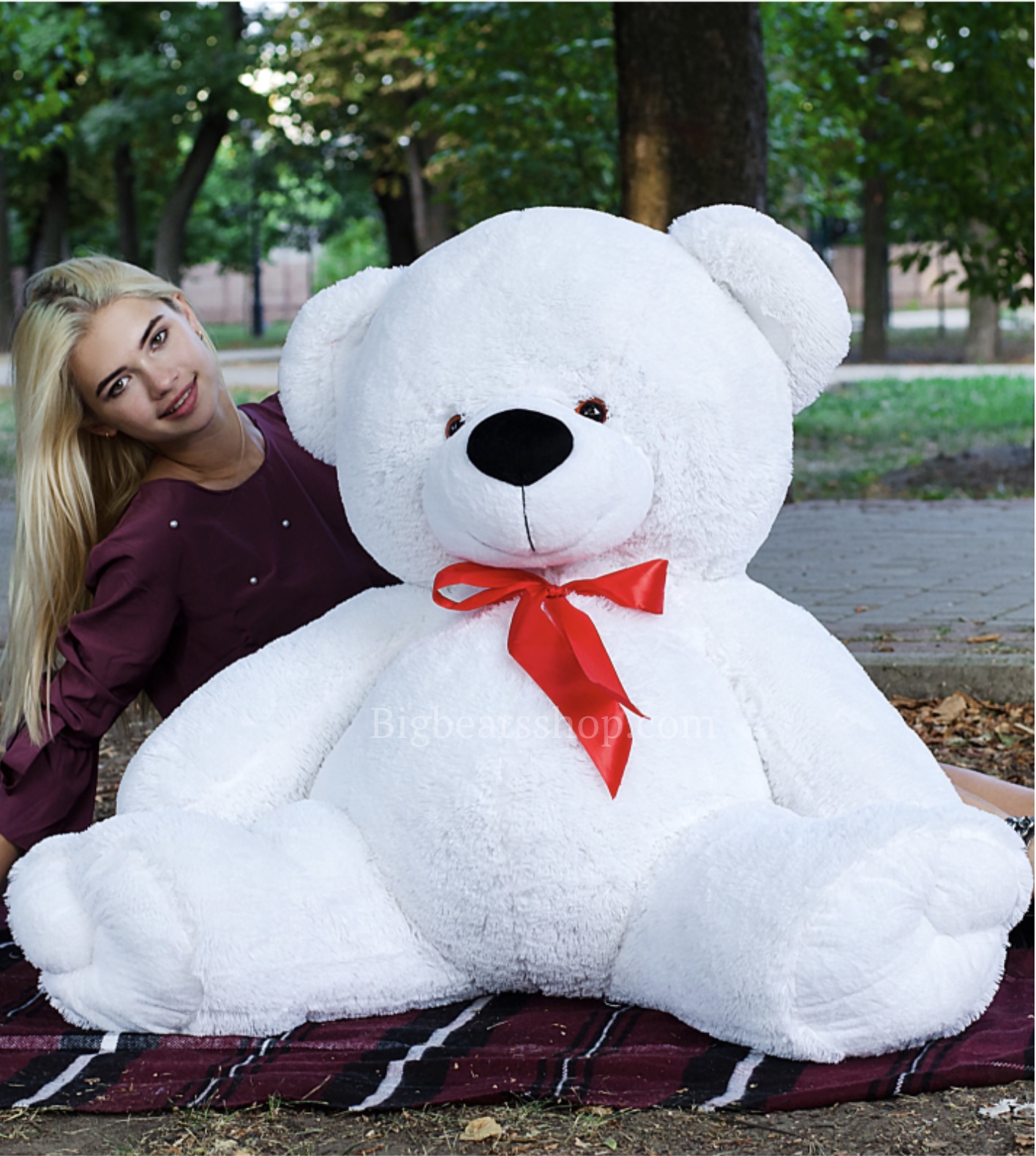 Огромный плюшевый мишка