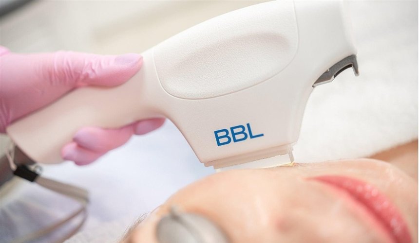 Що таке фотоомолодження особи