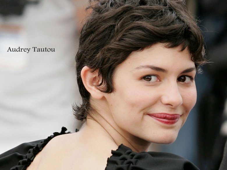 Одрі Тоту стрижка