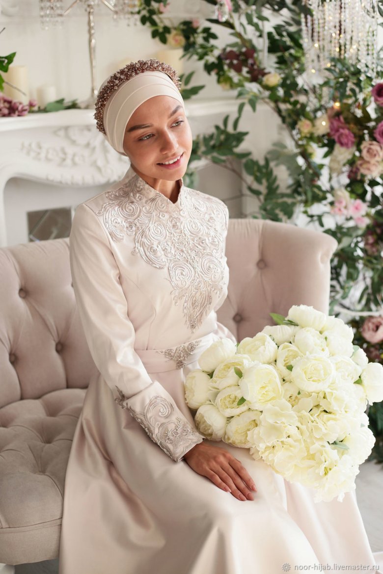 Сукня на ніках для нареченої