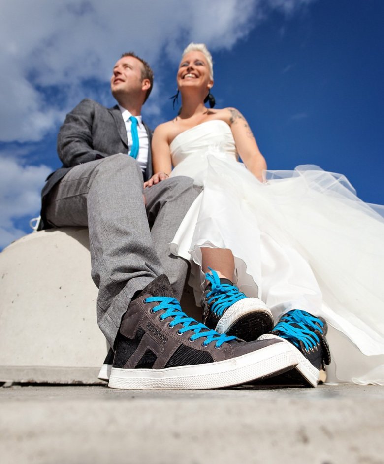 Наречений та наречена у кедах