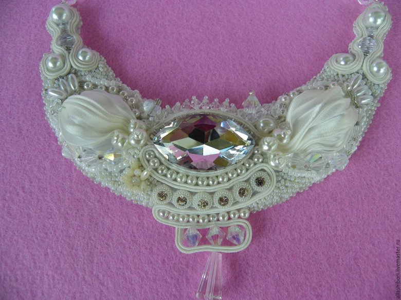 Прикраси з бусинок