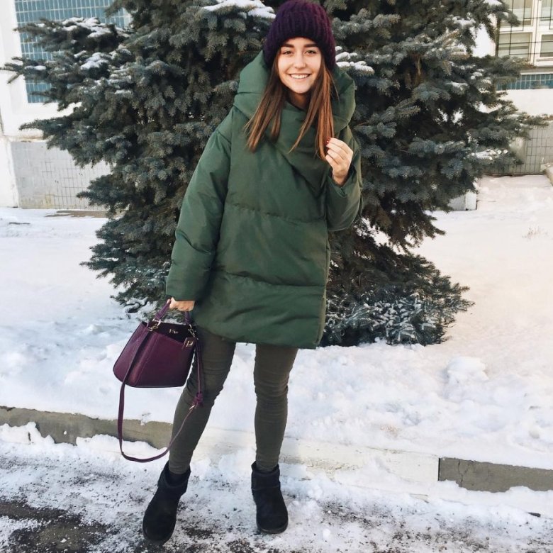 Шапка під червоний пуховик жіночий