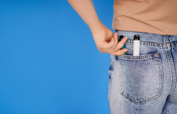 Без диму та вогню: яку шкоду для здоров'я приносять електронні сигарети (вейпи)