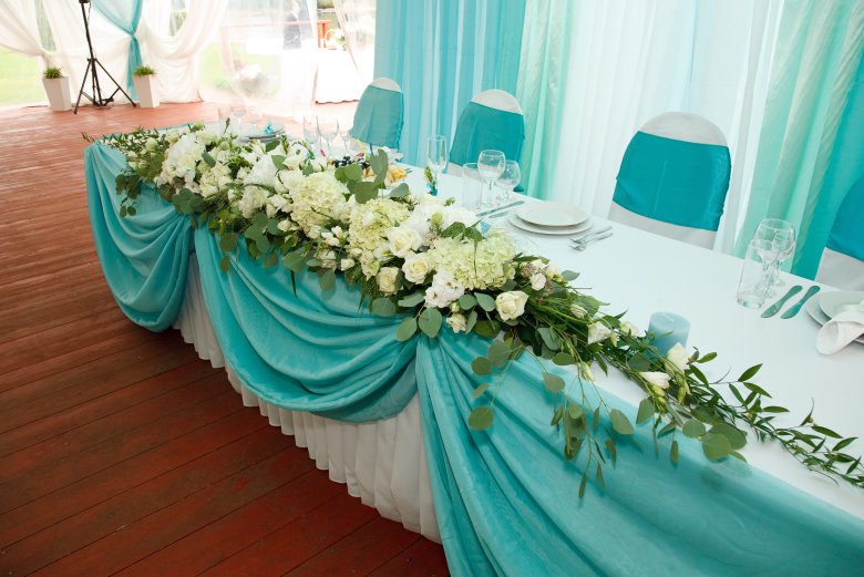 Декор столу молодих