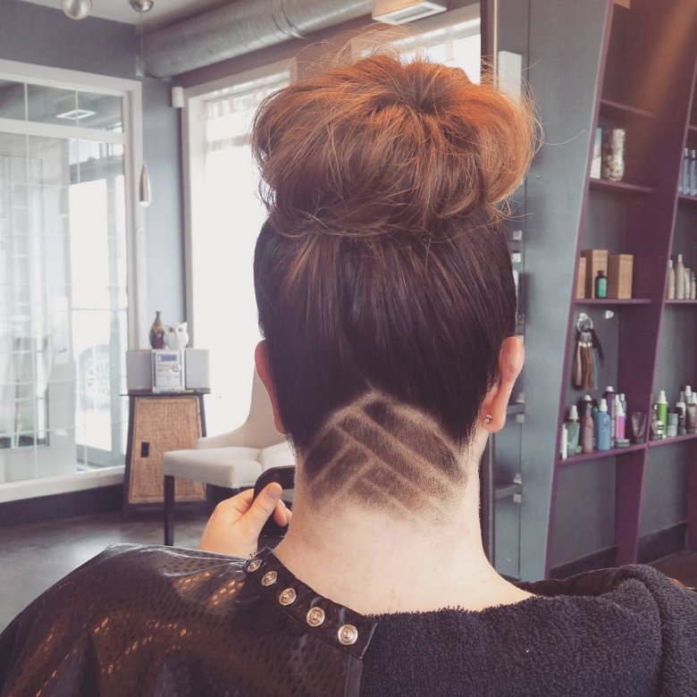 Хаер тату на потилиці у дівчат