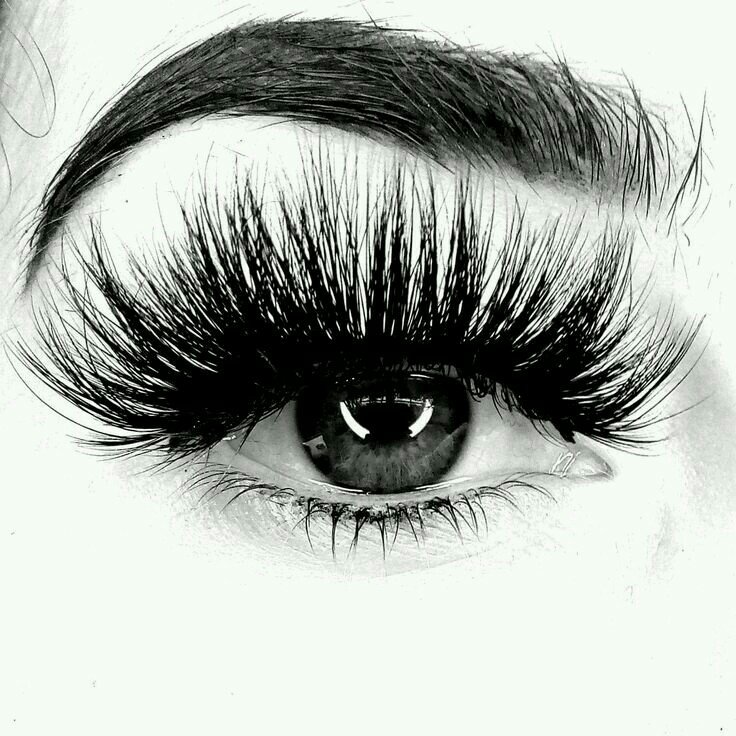 Вії чорно-білі