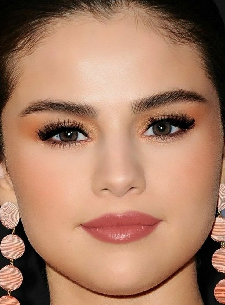 Стрижки для великих щік