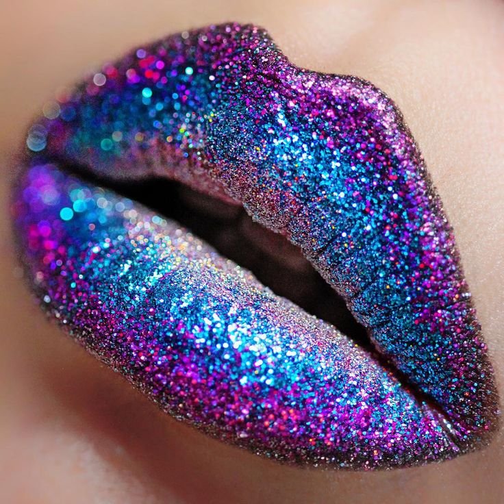 Губи з блискітками