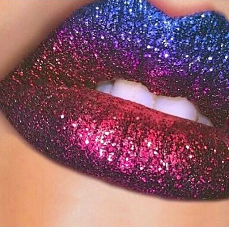 Губи з блискітками