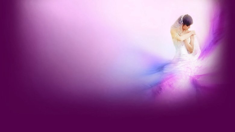 Дівчина в бузковій сукні