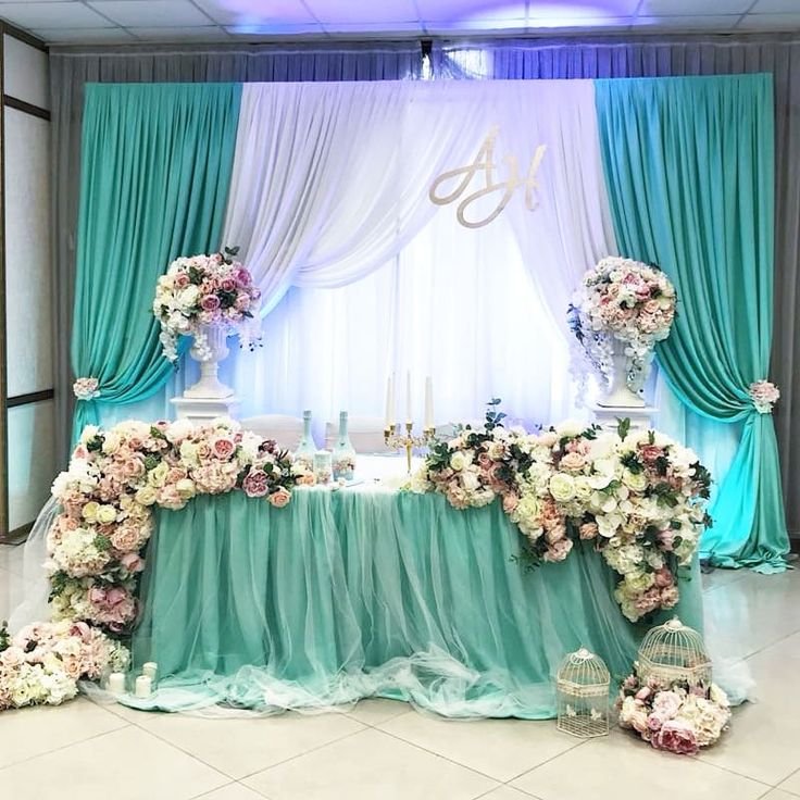 Стіл молодят у бірюзовому кольорі