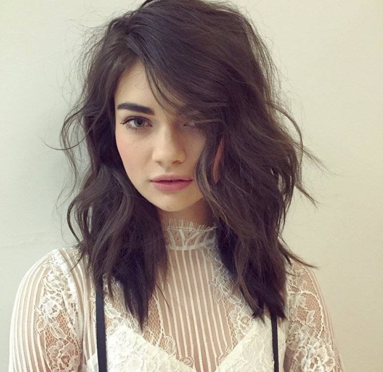 Вілла Холланд коротка стрижка