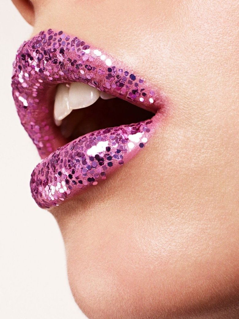 Губи з блискітками