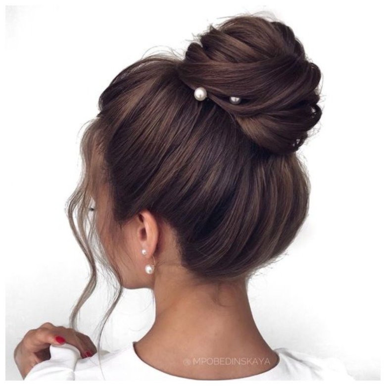 Зачіска messy bun