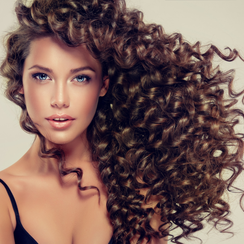 Легка хімічна завивка на довге волосся.