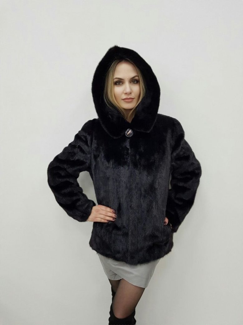 Шуба чорна автоледі з капюшоном 56 розмір